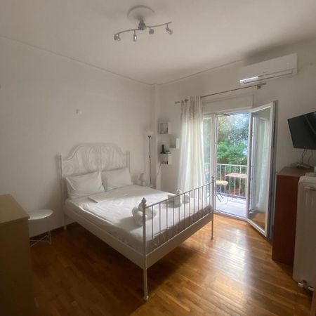 Modern, Ideally Located Studio Apartment Athens Exterior photo