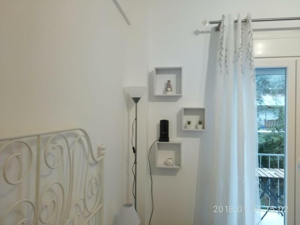 Modern, Ideally Located Studio Apartment Athens Exterior photo