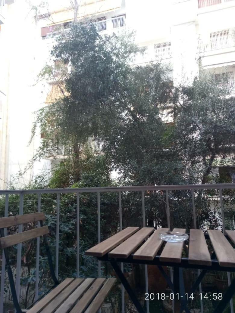 Modern, Ideally Located Studio Apartment Athens Exterior photo